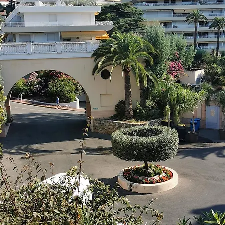 Renove, Piscine A Debordement, Vue