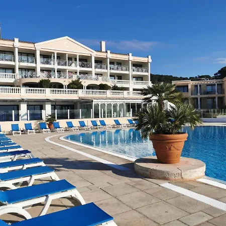 Renove, Piscine A Debordement, Vue Apartment