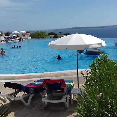 Renove, Piscine A Debordement, Vue Apartment