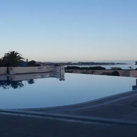 Renove, Piscine A Debordement, Vue * Cannes