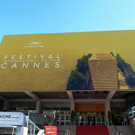 Renove, Piscine A Debordement, Vue * Cannes