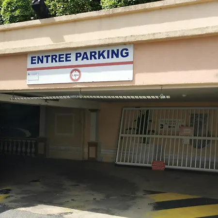 Renove, Piscine A Debordement, Vue Appartement