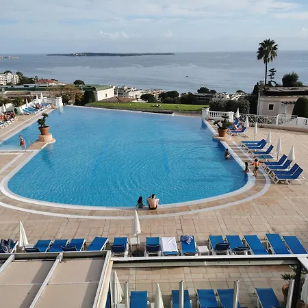 Renove, Piscine A Debordement, Vue