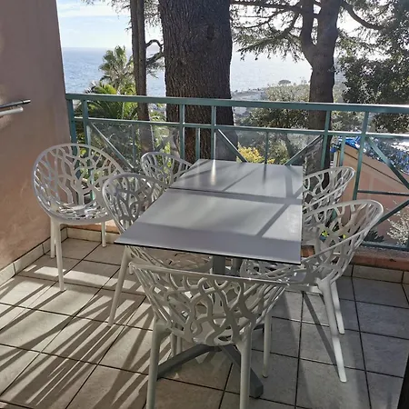 Renove, Piscine A Debordement, Vue
